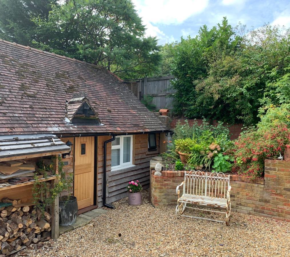 The Little Barn - Self Catering Holiday Accommodation Hindhead Buitenkant foto